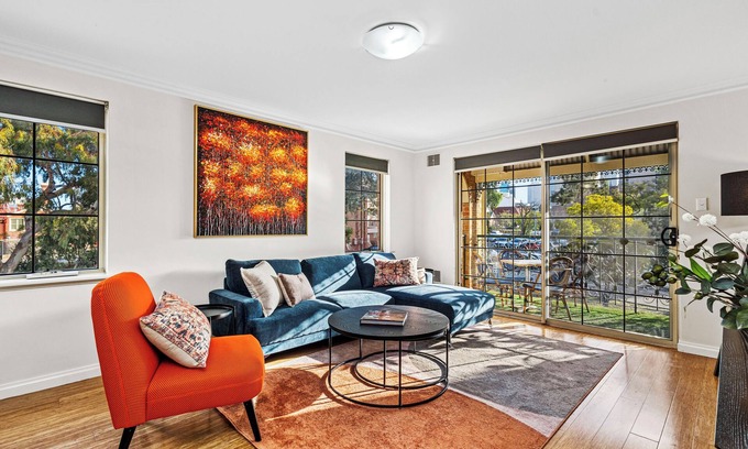 East Perth Apartamento | 3BDR + Sauna + Pool + Parking