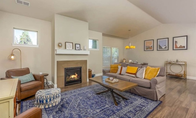 Old Farm District Casa | 3Bed/2 Bath, Pet friendly,Fenced Backyard, Bend OR