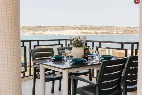 Għadira Apartamento | 3bed Apartment Opposite Ghadira Bay By Homely!