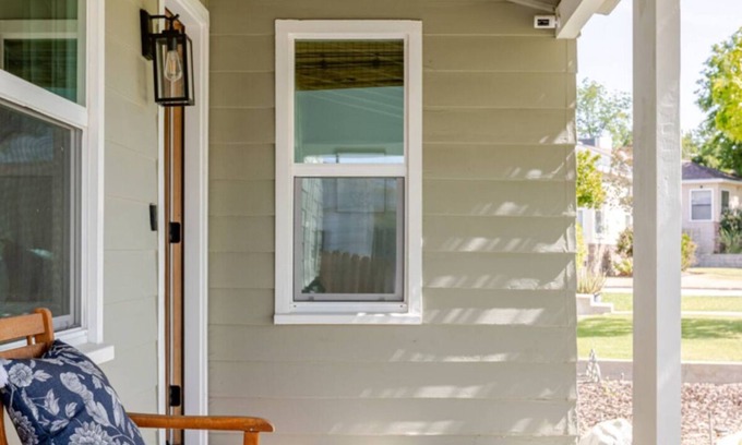 Bakersfield Casa | 3bedroom house close to several hospitals w/HOT TUB in pleasant La Cresta area.
