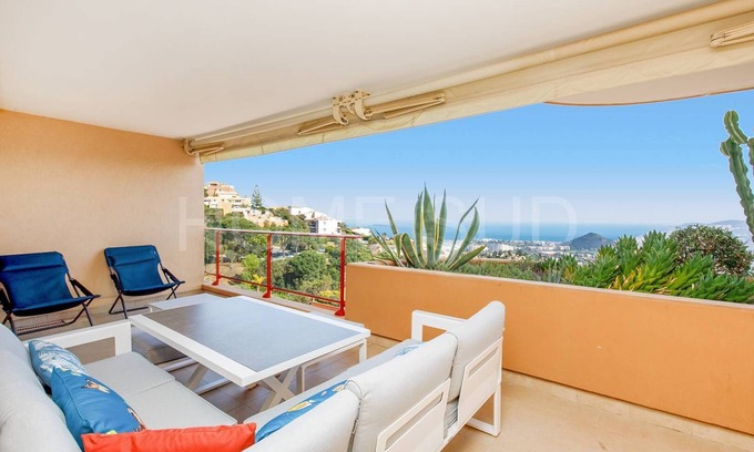 Mandelieu-La-Napoule Apartamento | 3bedrooms with sea view and private pool