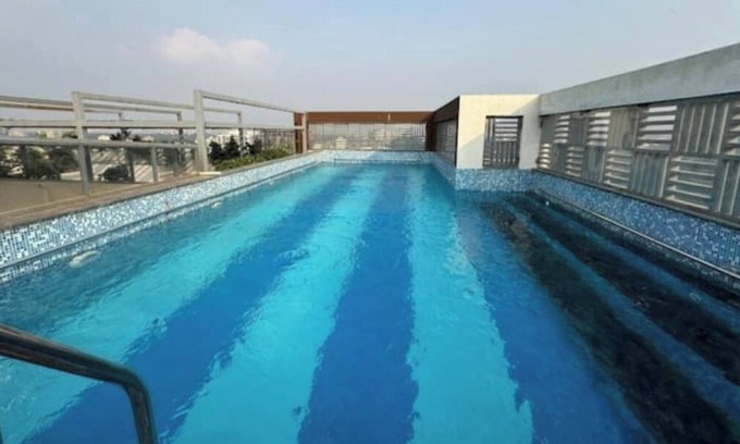 Aundh Apartamento | 3bhk with Skylounge & pool