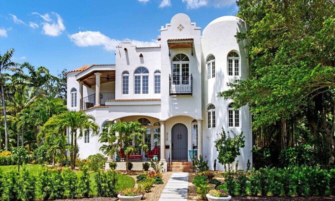 Snell Isle Casa | 3BR/2.5BA Luxury Granada Terrace Villa in St. Pete