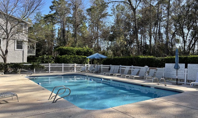 Demere Park Casa | 3BR/2.5BA Townhouse, Pet friendly, Elevator, Community Pool!