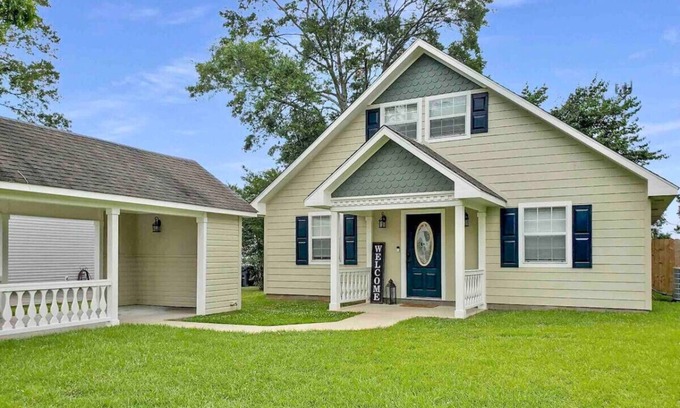 Leesville Casa | 3BR/2B in the heart of Leesville, Southern Comfort