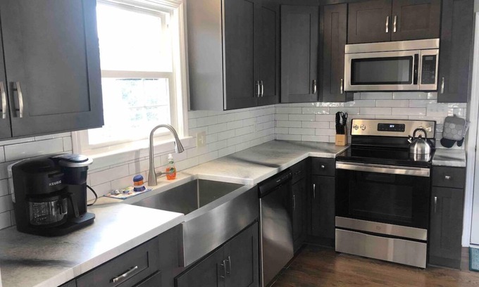 Hickory Apartamento | 3br/2ba APT, sleeps 7, comfortable and spacious for whole family to spread out