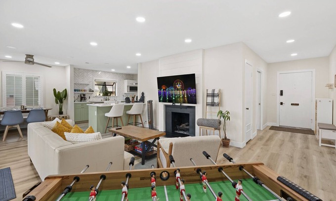 Park Santiago Casa | 3BR/2BA family-friendly home only 10min from Disneyland!