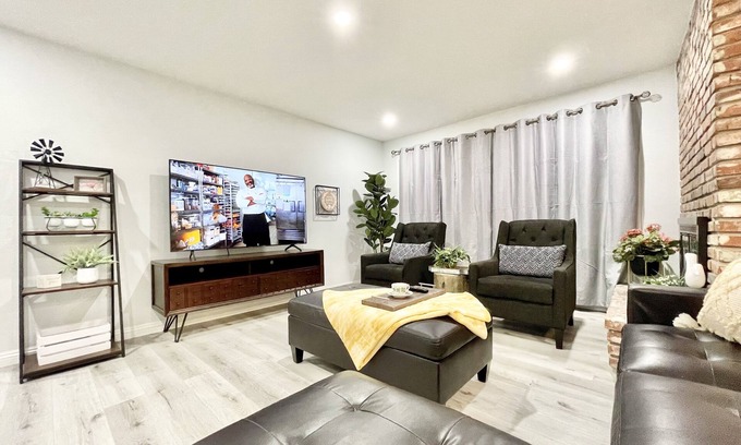Lancaster Casa | 3BR/2BA Near the BLVD - Parking, Laundry, Sleep 10