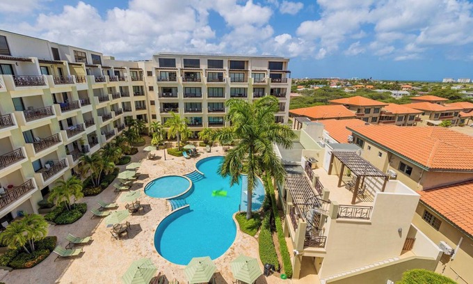 Washington Condominio | 3BR 3BA Duplex w/ Amazing Views, Pool & Amenities
