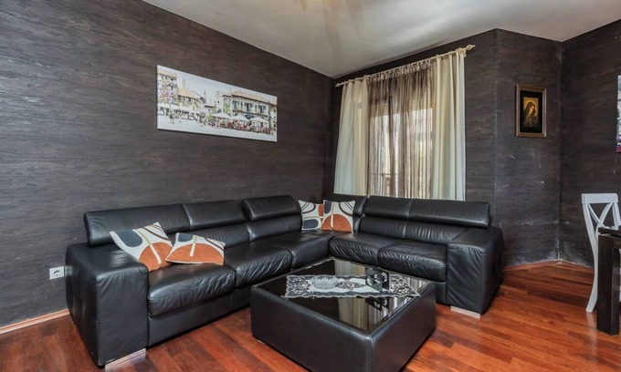 Dobrota Apartamento | 3BR Apartment with Free Pool and Parking Dobrota