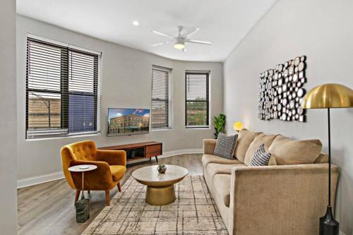 Avondale Apartamento | 3BR Apt in Logan Square Walkable to Highlights - Central Park S6