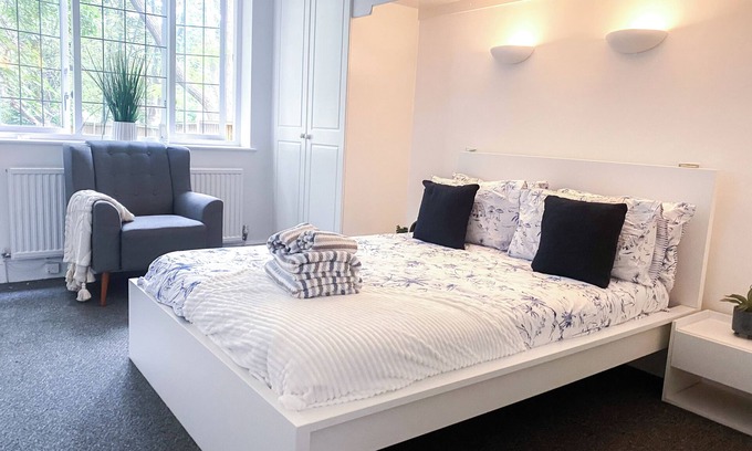 Golders Green Apartamento | 3BR Apt Near Hampstead Heath With Free Parking & Private Gardensn