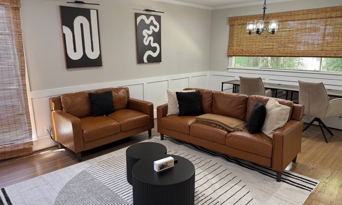 Houston Casa | 3br Bungalow private Yard for Groups & Families/prime Area by River Oak Galleria