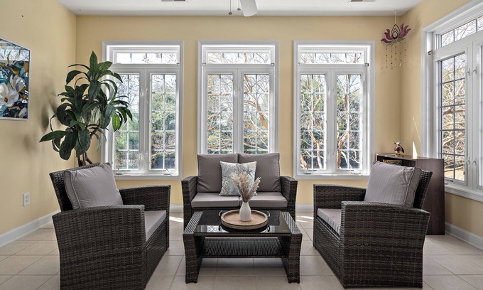 Lewes Condominio | 3BR Coastal Retreat – Weekly & Monthly Rentals Available!