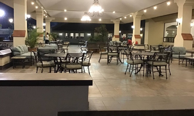 Tlajomulco de Zuniga Casa | 3BR Condominio en fraccionamiento privado