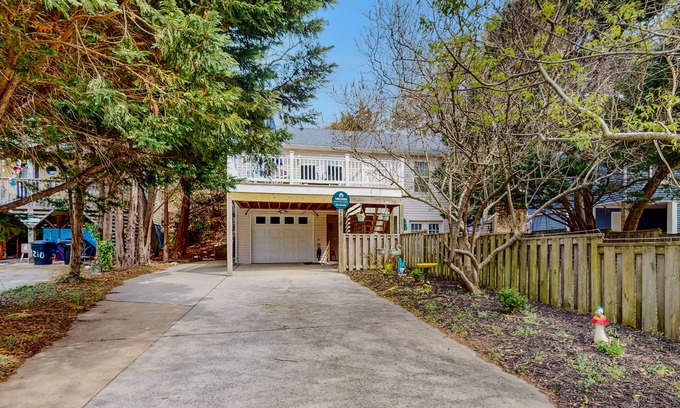 Colington Harbour Casa | 3BR dog friendly home with game room, pool access