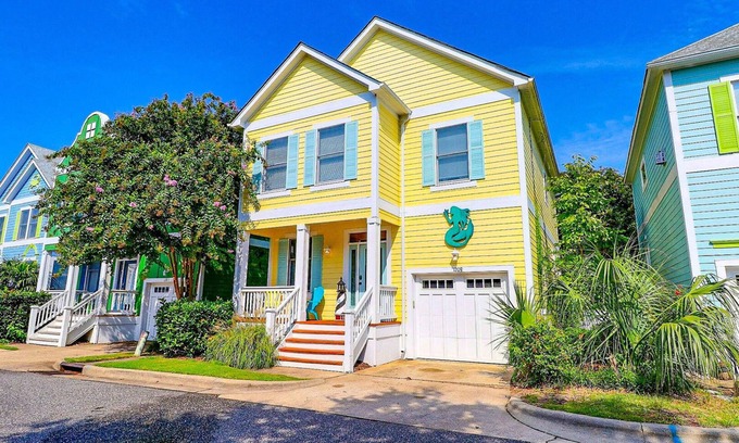 Bermuda Bay Casa | 3BR Family Townhouse w/ Pool, Games & Dog-Friendly Patio