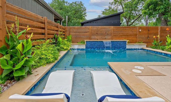 South Manchaca Casa | 3BR Getaway - Pool | Near SOCO and Downtown ATX