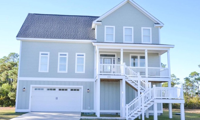 Oak Hammock Casa | 3BR Harkers Island Dream! King bed! WaterViews