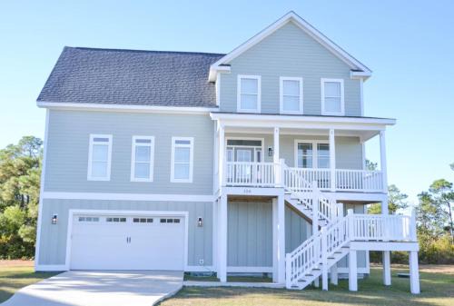 Oak Hammock Casa | 3BR Harkers Island Dream King bed Sound Views