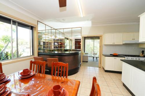 Roselands Casa | 3BR Home with Pool Near Shops, M5 & Train Stations