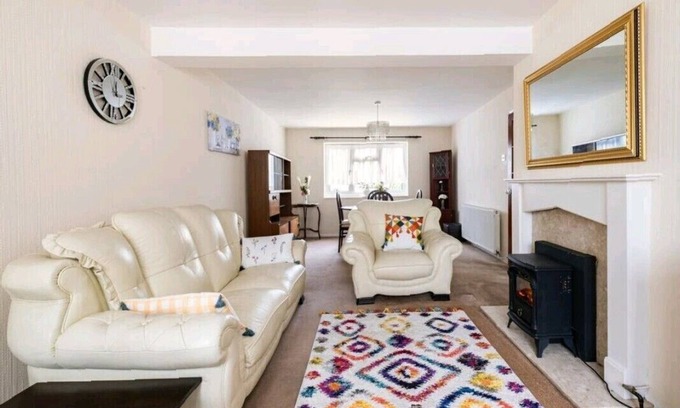 Stratford Casa | 3BR House/Garden/Patio/7 Guests/Fireplace/Parking
