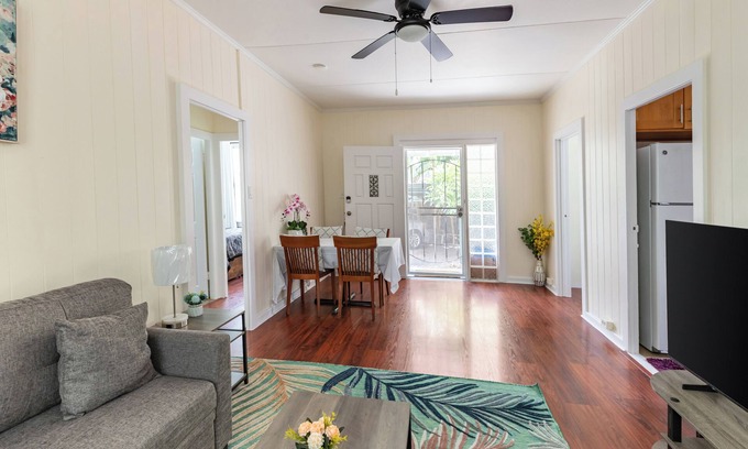 Waikiki Casa | 3BR House Walk to the Beach&Malls FREE Parking!