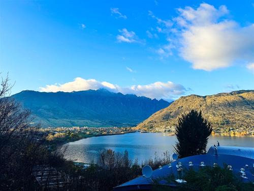 Frankton Apartamento | 3BR Lakeview Home with Balcony, Parking, Near Marina