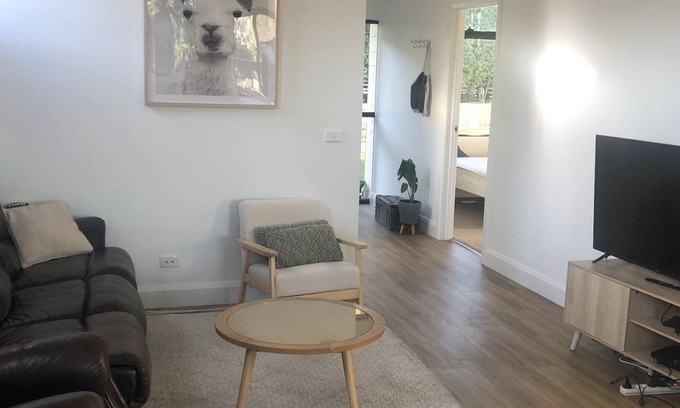 Lindisfarne Casa | 3BR Lindisfarne Townhouse near Cafes, Pub, Parks