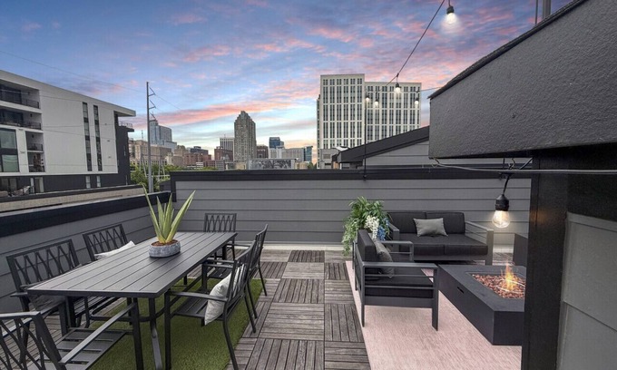 Downtown Casa | Luxury Downtown Townhouse - roof top deck!