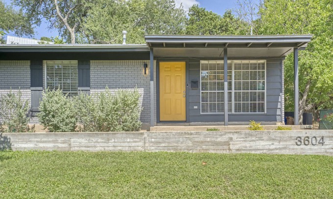 Dawson Casa | 3BR Mid Century off S.Congress |Tesla Charger