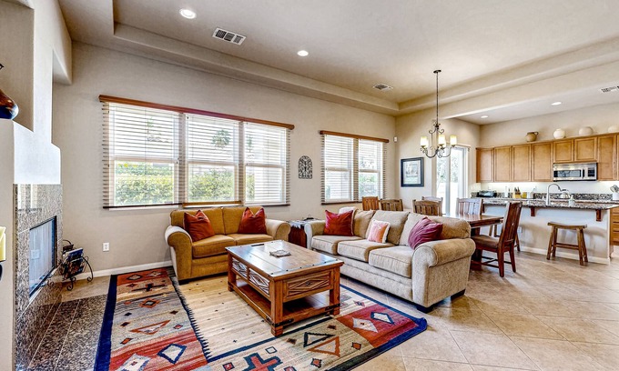 La Quinta Casa | 3BR Mtn Home with pool, hot tub, patio, fireplace, golf, Coachella