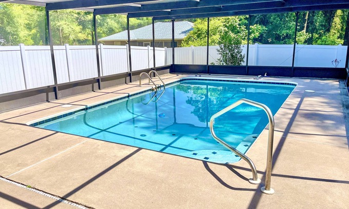 Inverness Highlands South Casa | 3br POOL, Fenced, near Downtown, Trails, Racetrack
