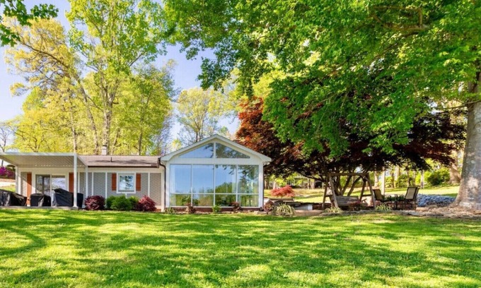 Sherrills Ford Apartamento | 3BR-Quiet Cove-Private Slip/Boat Ramp-Pet-Friendly