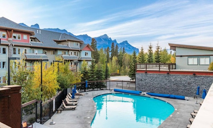 Cougar Creek Apartamento | 3BR Rockies Condo | Heated Pool + Hot Tub