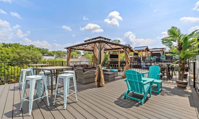 Talbot's Corner Apartamento | 3BR - Sleeps 10 | Makeup Room + Rooftop!