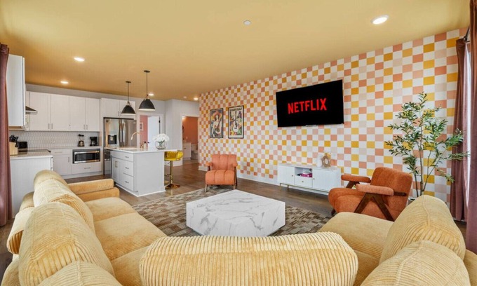 Talbot's Corner Apartamento | 3BR - Sleeps 10 | Makeup Room + Rooftop, Near DT!