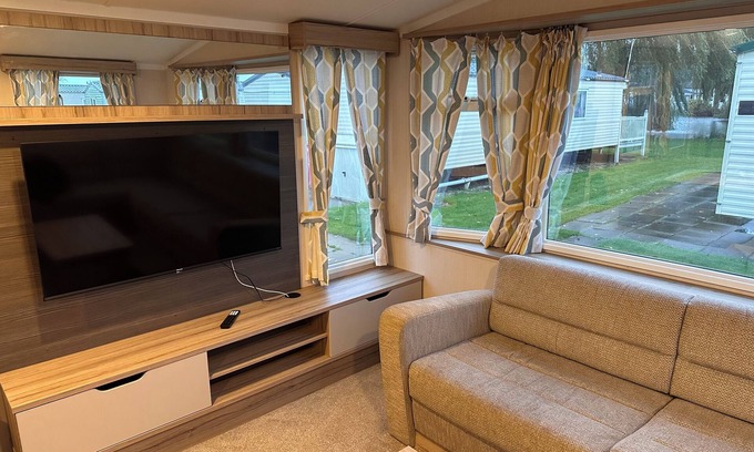 Skegness Cabina | 3BR-Sleeps6-Parking-Pool-NearBeach&Skegness
