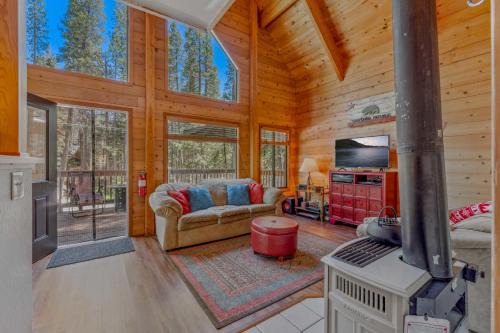 Pla-Vada Woodlands Casa | 3BR Soda Springs Ski & Lake Getaway