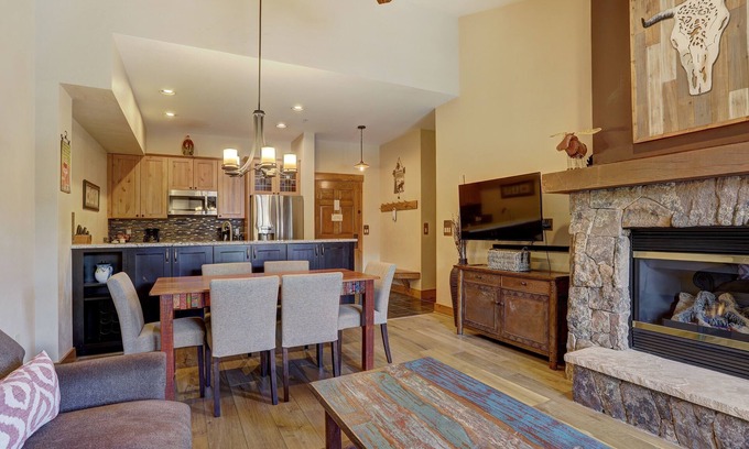 Breckenridge Condominio | 3Br barriendo vistas nevadas + balcón expansivo - capacidad para 9