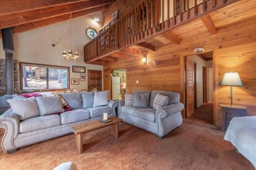 Truckee Casa | 3BR Tahoe Donner Cabin with HOA Perks like Pools Hot-Tub Minutes to Trails Lake Golf