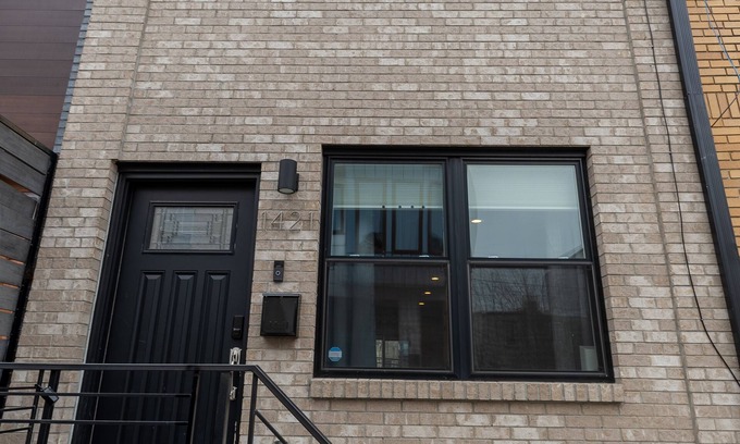 Point Breeze Casa | 3BR Townhouse + Rooftop Views + Arcade + Office Space w/ Extended Monitor!