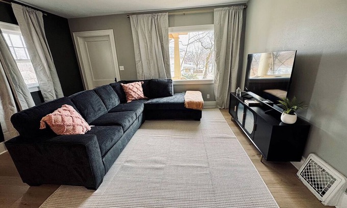 Sioux Falls Casa | 3BR Urban Oasis Near Downtown Sioux Falls & Sanford Health