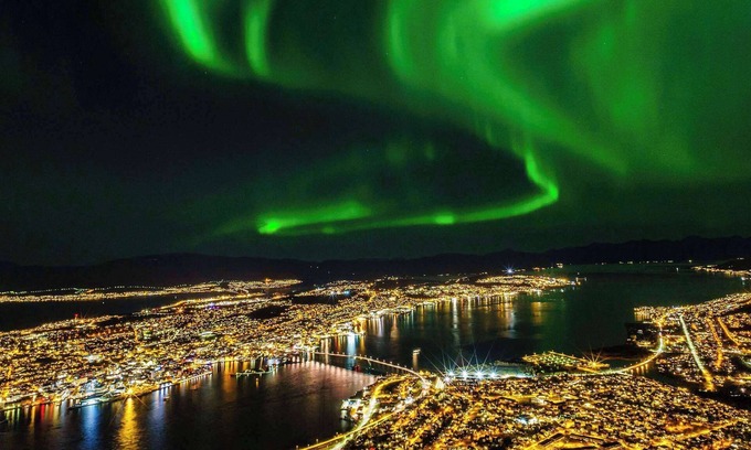 Tromso Casa | Arctic View Penthouse Coastal Escape near Tromsø