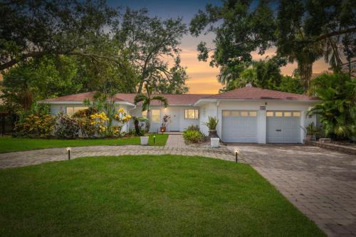 Snell Isle Casa | 3BR Waterfront Gem Pool Dog Friendly