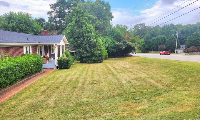Greer Casa | 3BR with Fireplace, Smart TV , Near BMW & GSP
