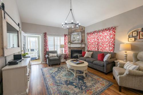 Branson Casa | 3BR with Loft - Near The Strip - FREE TICKETS INCLUDED - FW2-6