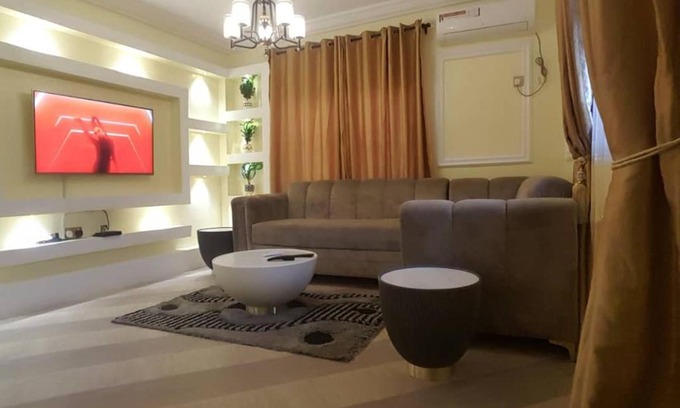 Oshodi-Isolo Apartamento | 3JD Lavishly Furnished 3-Bed Apartment