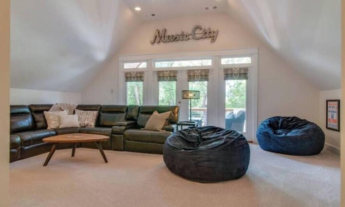 Shelby Hills Casa | 3mn to everything Nashville! Comfortably sleeps 12
