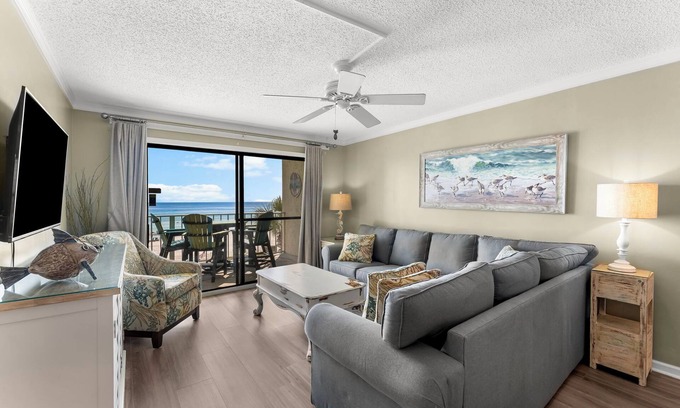 Crescent Beach Condominio | 3rd Floor Condo W/ View of Gulf and Pools